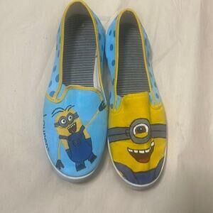 MINION PAINTED CANVAS SHOES SIZE 9‎